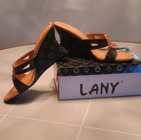 LV Imitation Sandal/Wedge - Picture 1 of 4